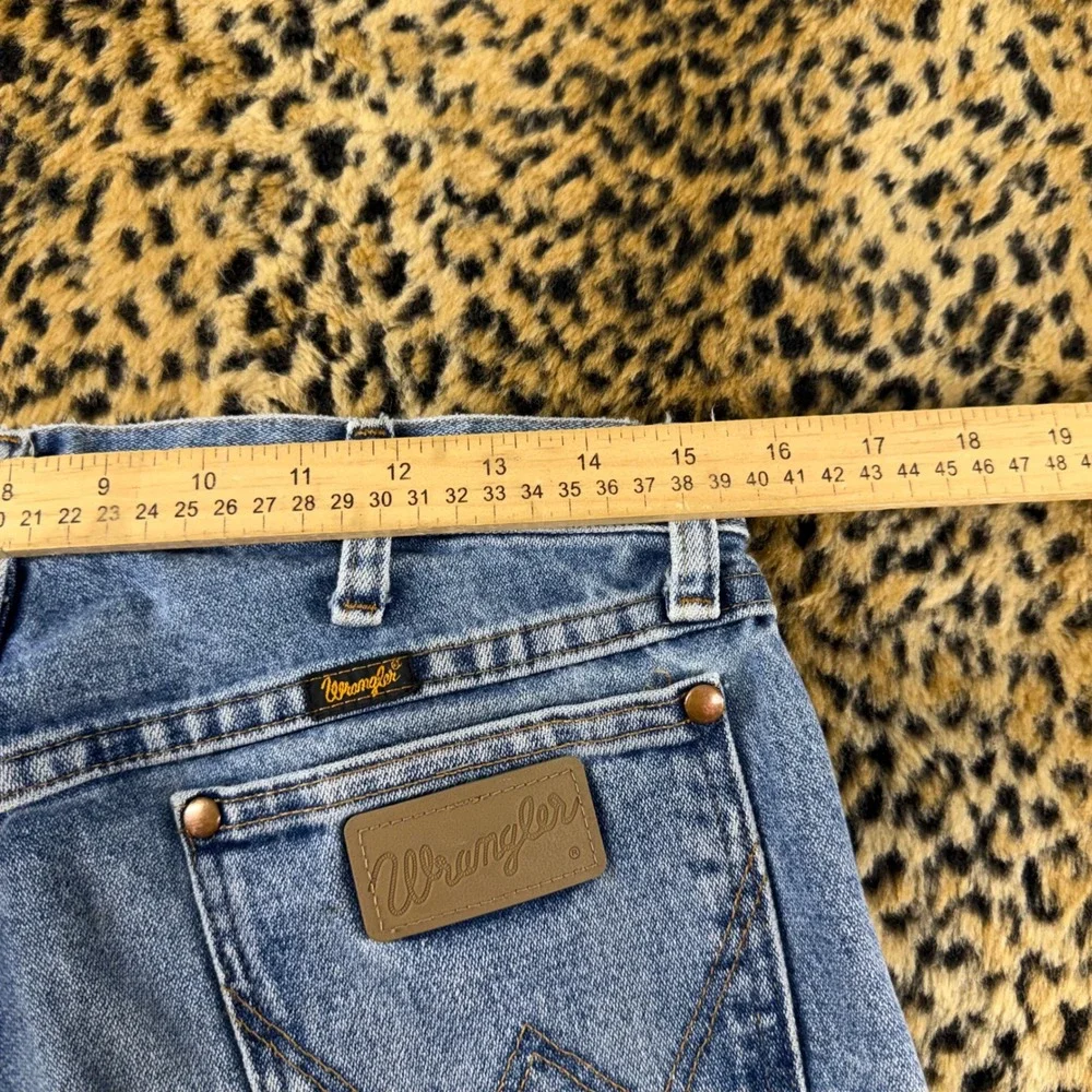 Vintage Wrangler Cowboy Cut 13MWZGK Denim Blue Jeans 32x32 Distressed Straight